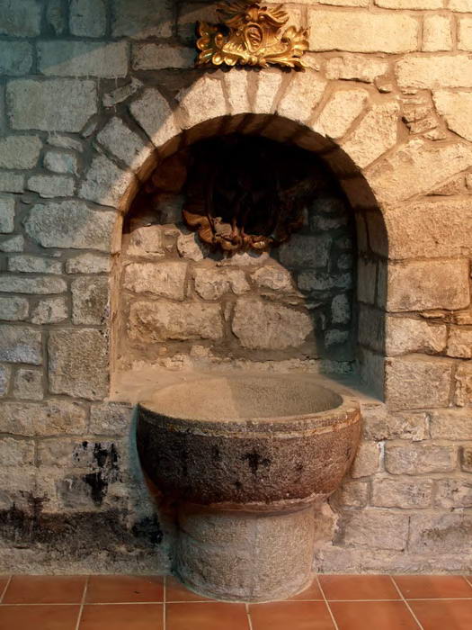 PILA BAUTISMAL